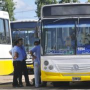 Paro de colectivos: los choferes reclamaron por «salarios atrasados»