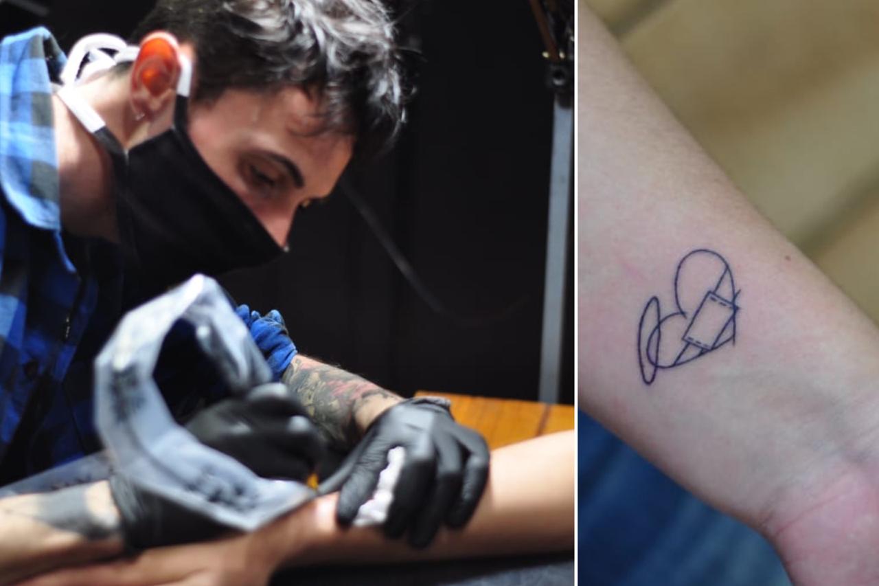 Un homenaje a su papá: hará 500 tatuajes gratis para familiares de víctimas del coronavirus