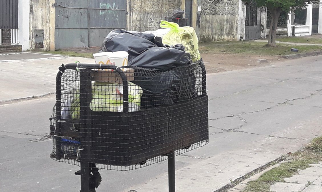 Las calles de Lomas repletas de basura