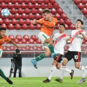 Banfield sorprendió al River de Gallardo en el arranque de la Copa de la Liga