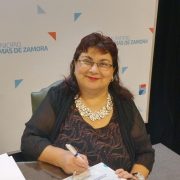La escritora lomense Dietris Aguilar ganó el premio “Faja de Honor”