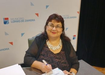 La escritora lomense Dietris Aguilar ganó el premio “Faja de Honor”