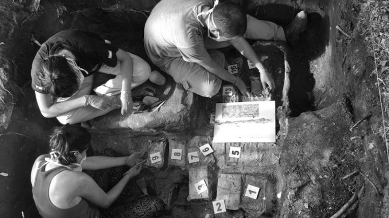 La UNCUYO distinguió a dos referentes del Equipo Argentino de Antropología Forense