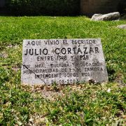 Julio Cortázar en Banfield: cómo era su casa, qué hay ahora en ese lugar, y cómo recorrer el circuito del autor de Rayuela en las calles donde pasó su infancia