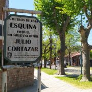 A 42 años de su muerte, organizan un nuevo recorrido por el Banfield de Julio Cortázar