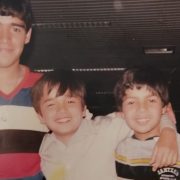 La historia de Juanito Liner, el “niño cantor” chileno que Diego Maradona hizo parte de su familia y llevó a cantar a Villa Fiorito