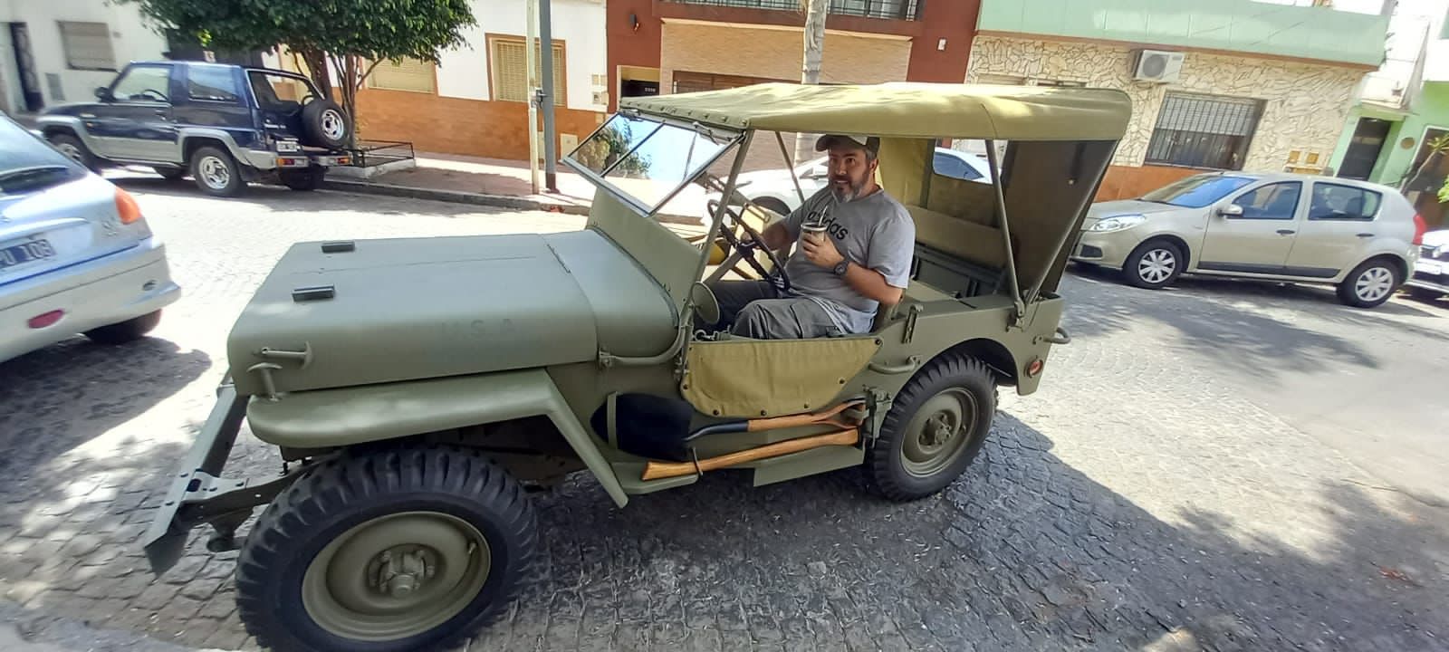 Diego Terrero, el lomense que restauró un Jeep Willys de 1942, como recién salido de fábrica