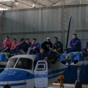 Estudiantes de una Escuela Técnica restauraron un avión que participó en Malvinas