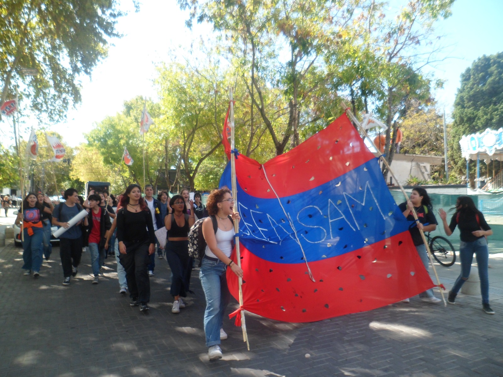 El ENSAM protestó frente a la Municipalidad de Lomas de Zamora para exigir un plan de obras