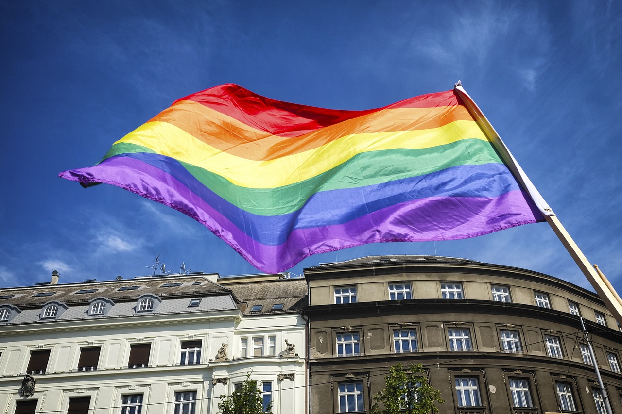 Día del Orgullo LGBTIQ+: el 40,8 por ciento sufrió discriminación, agresiones o acoso por su identidad de género