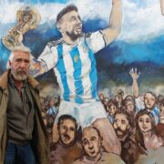 “Un militante pintor”: la historia de ‘Pollo’ Bellini, el artista que viste las paredes de Sociales UNLZ 