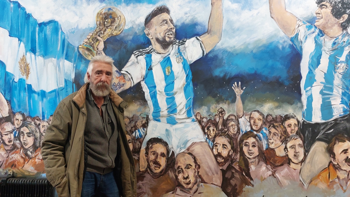 “Un militante pintor”: la historia de ‘Pollo’ Bellini, el artista que viste las paredes de Sociales UNLZ 