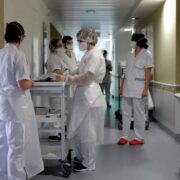 Médicos bonaerenses exigen una suma fija de 100 mil pesos