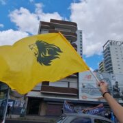 La Caravana de la Libertad: una multitud acompañó a Milei por las calles de Lomas