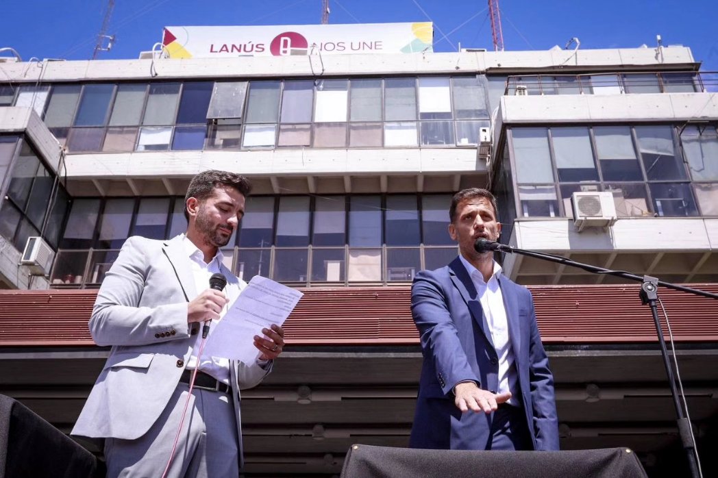 Asumió Julián Álvarez como intendente de Lanús: “Iremos paso a paso”