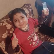 Todos por Onur: la campaña solidaria para un nene de 8 años con dificultad respiratoria