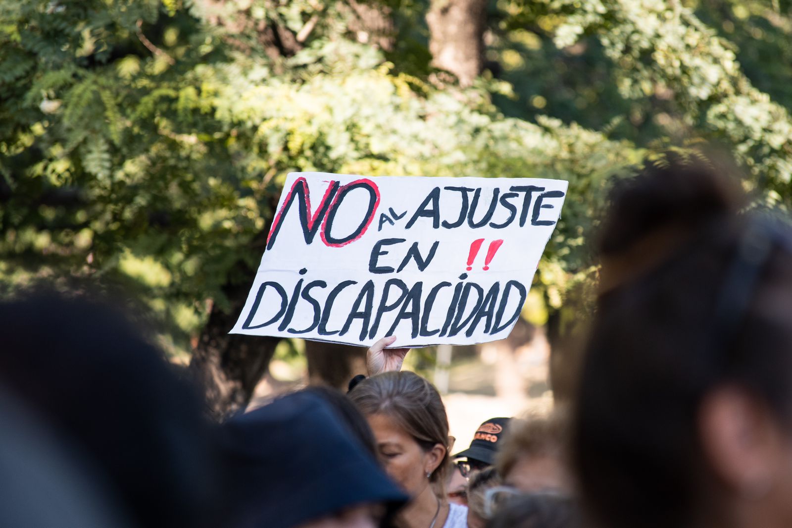 Organizaciones civiles se movilizan frente al Ministerio de Salud por la falta de actualización de aranceles en discapacidad