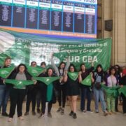 “Trenazo conurbano”, saltos a molinetes y pañuelos verdes: así es la convocatoria de feministas de zona sur para marchar en el #8M