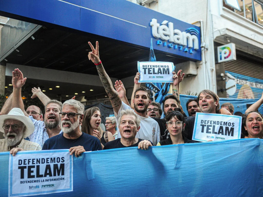 Cierre de Télam: trabajadores rechazaron los retiros voluntarios y continúa el acampe