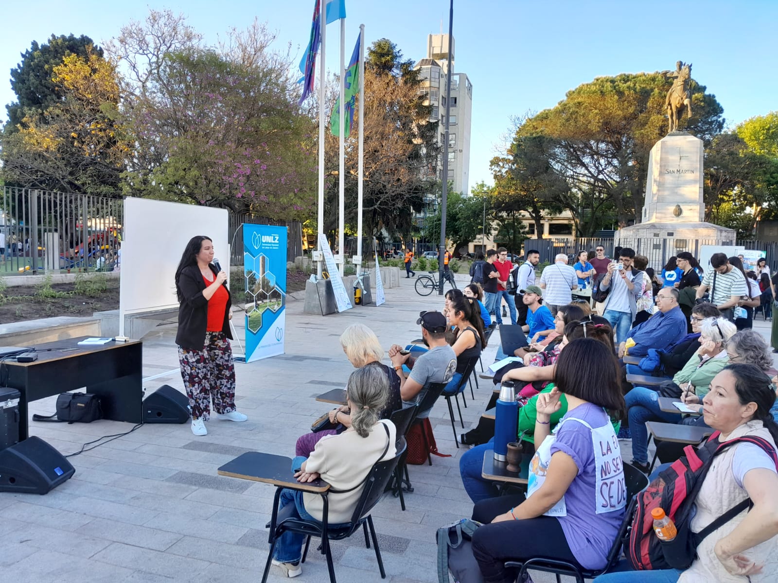 Así fue la clase pública de la UNLZ en Plaza Grigera