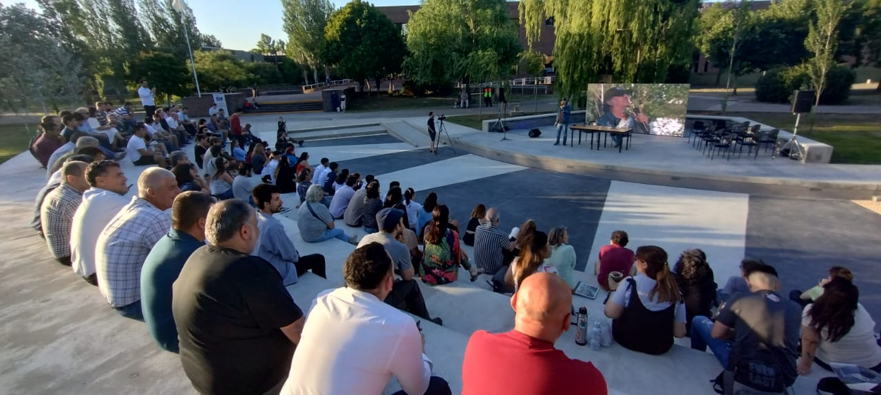 Noche de las Universidades: la UNLZ conmemoró más de medio siglo de compromiso con la educación pública