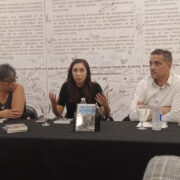 Presentaron un libro que reivindica la lucha de las familias para identificar los cuerpos enterrados en el cementerio de Malvinas