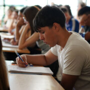 Ingreso UNLZ 2025: más de 10 mil jóvenes apuestan por la universidad pública y de calidad