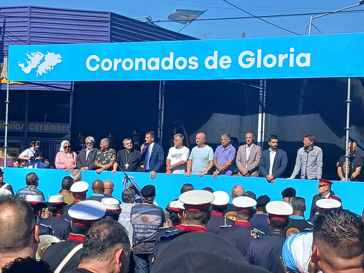 Coronados de gloria: vigilia y caminata de antorchas en Lanús por el 2 de abril