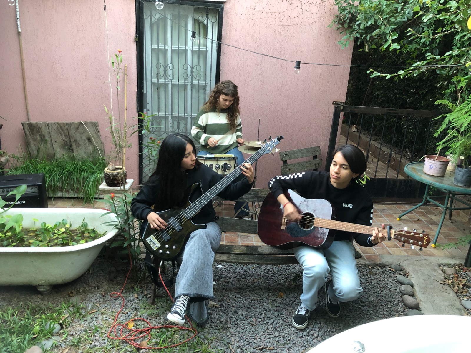 Amalgama: las chicas más rockeras y under del Conurbano