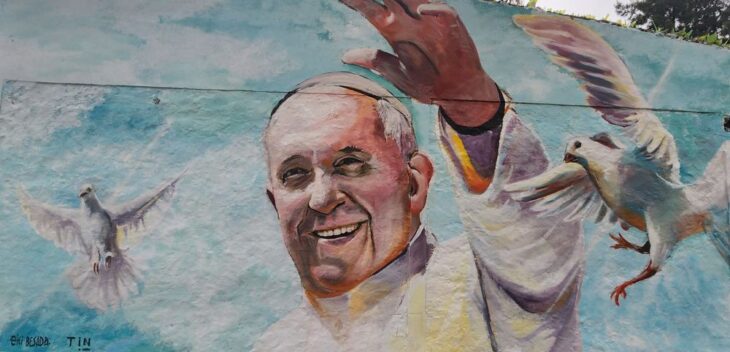 «Hagan lío»: así es el mural del papa Francisco en Rafael Calzada que pretende ser un lugar de devoción para los fieles