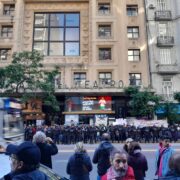 Abrazo al Instituto Nacional de Teatro: el sector cultural en lucha para evitar su eliminación