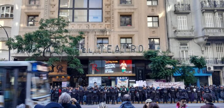 Abrazo al Instituto Nacional de Teatro: el sector cultural en lucha para evitar su eliminación