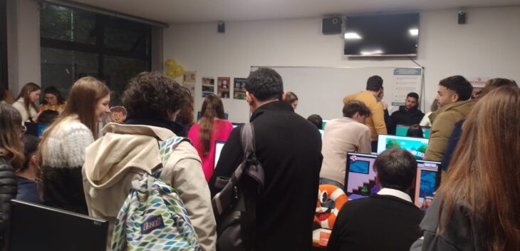 Estudiantes de la UNLZ presentaron sus videojuegos educativos: «Nos genera felicidad ver la cara de las y los chicos»