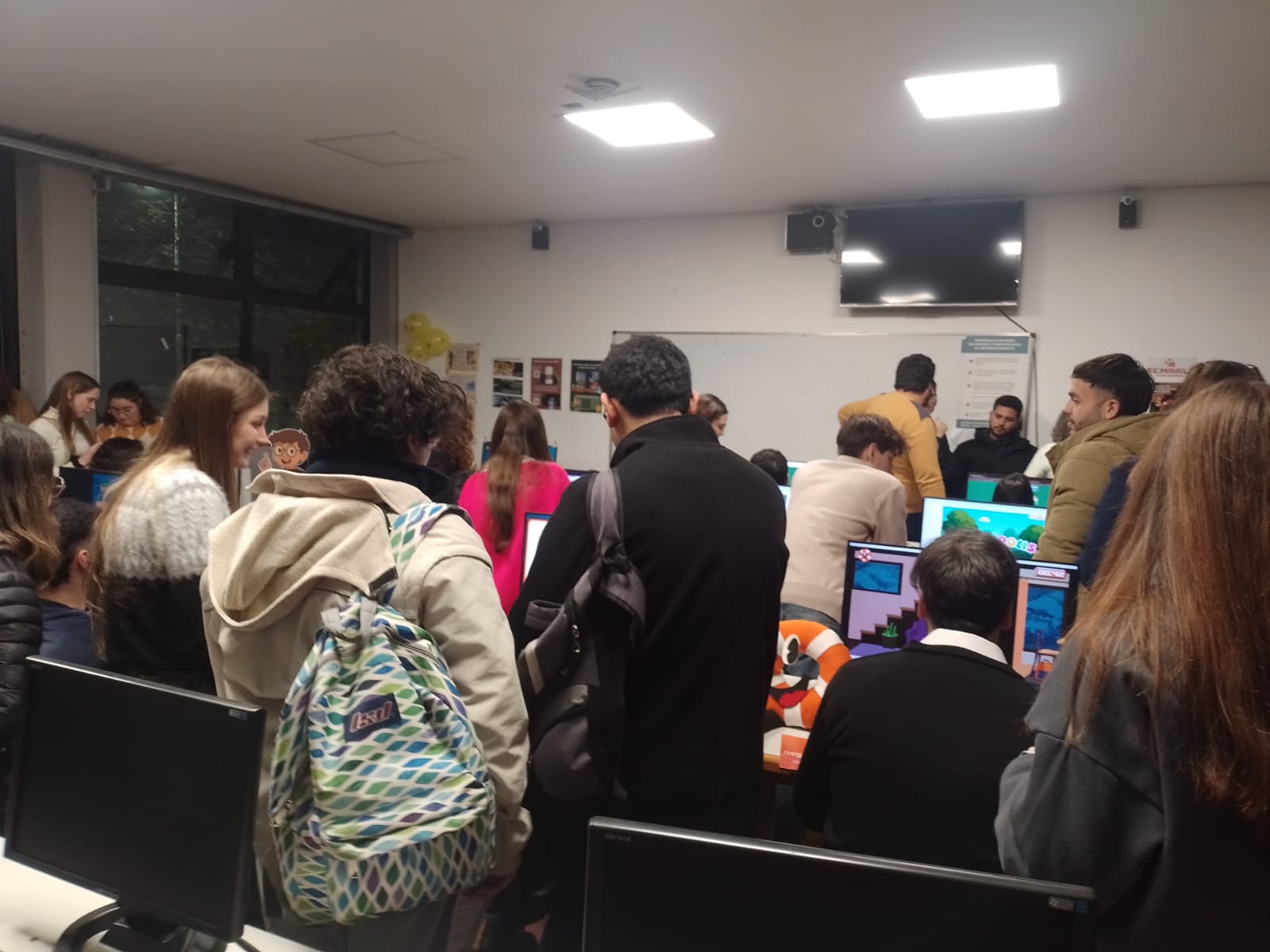 Estudiantes de la UNLZ presentaron sus videojuegos educativos: «Nos genera felicidad ver la cara de las y los chicos»