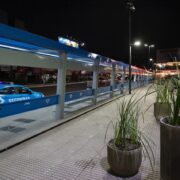 Habilitaron las nuevas paradas de colectivos en la estación de trenes de Lanús: dónde frena cada línea