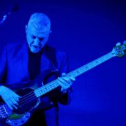 Nostalgia, alegría y ecos políticos en el recital de Pedro Aznar en Almirante Brown