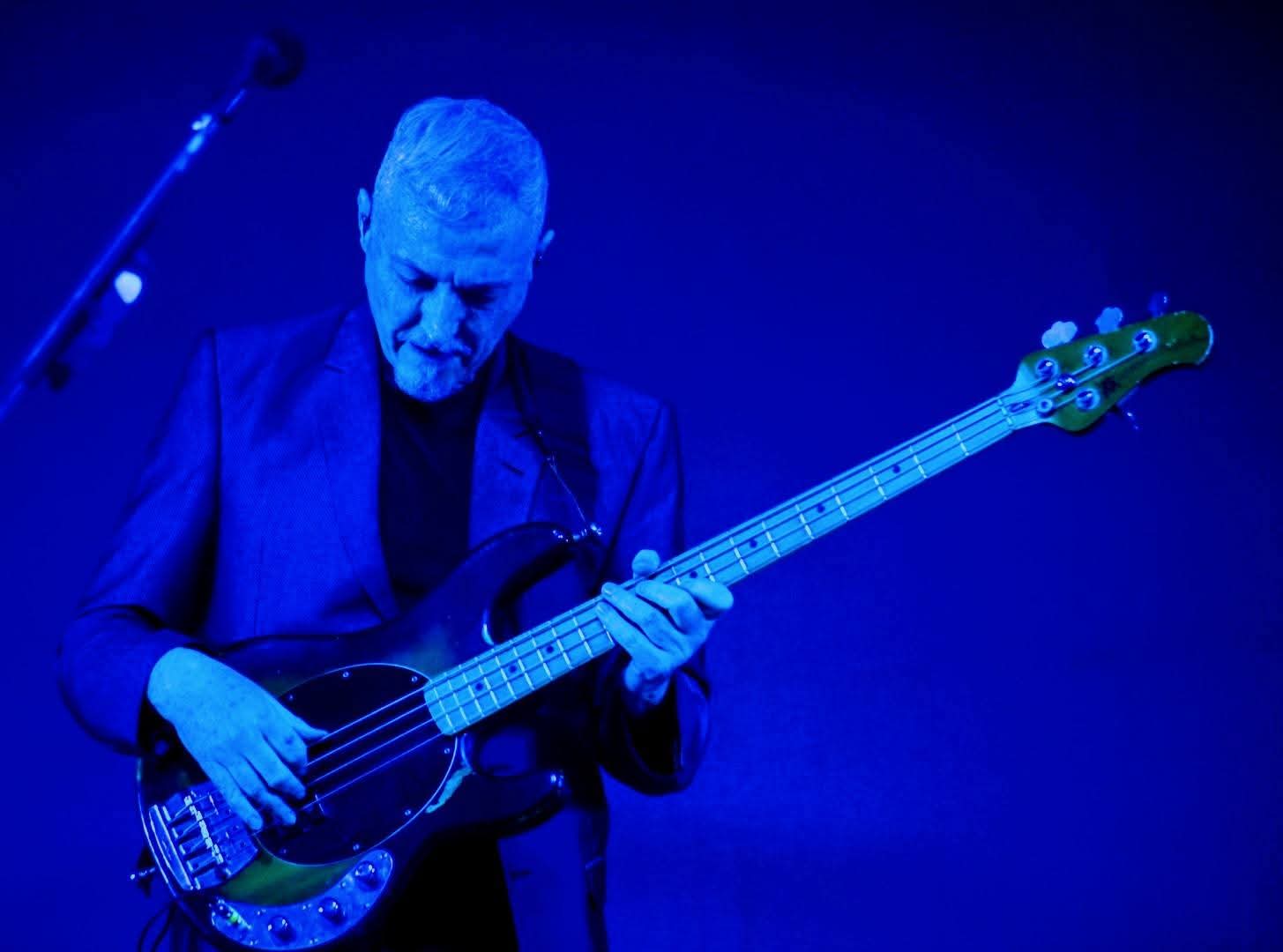 Nostalgia, alegría y ecos políticos en el recital de Pedro Aznar en Almirante Brown