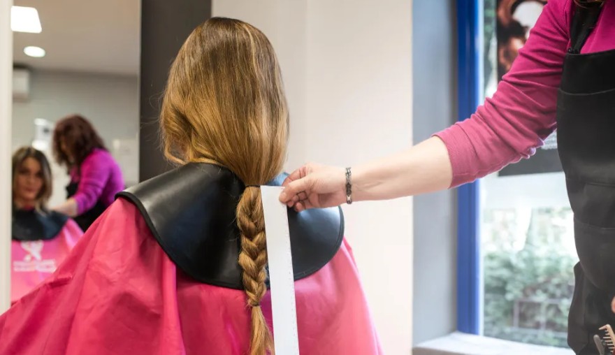 Realizarán una campaña de donación de pelo en la UNLZ para hacer pelucas a pacientes con cáncer