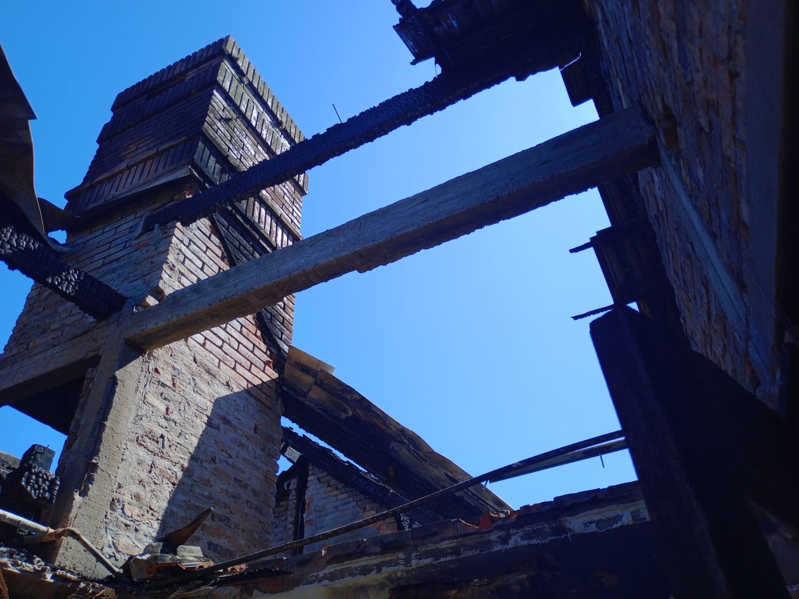 Incendio en José Mármol y colecta para colaborar con los damnificados