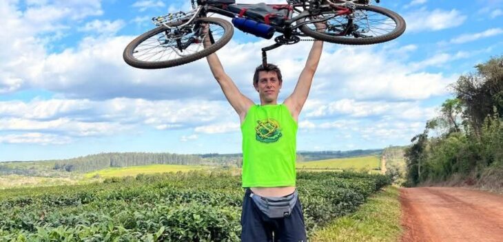 Ezequiel Manzella, el vecino de Almirante Brown que cruzó el litoral argentino en bici: “Cuando hay sacrificio, hay aventura”