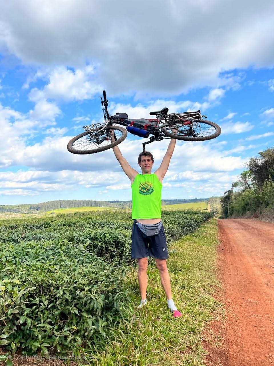 Ezequiel Manzella, el vecino de Almirante Brown que cruzó el litoral argentino en bici: “Cuando hay sacrificio, hay aventura”