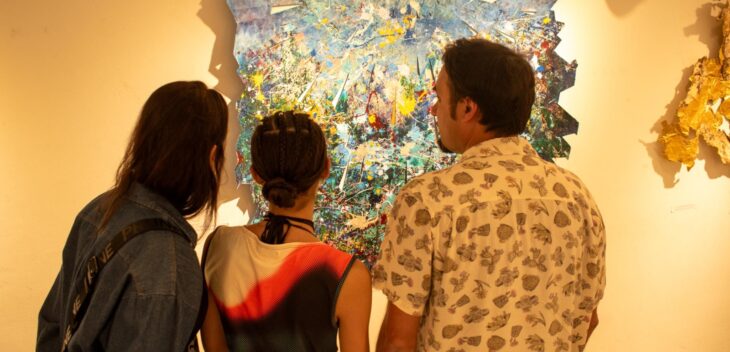 El artista plástico Nicolás Radano presentó sus obras en Banfield: “Son catastróficas, porque reflejan el presente”