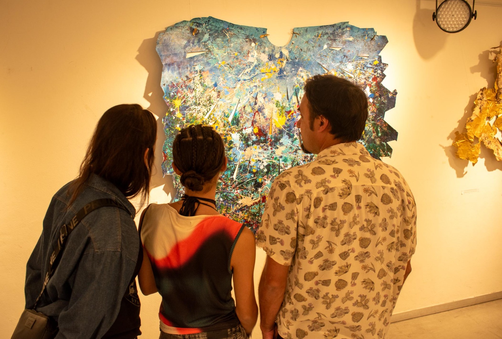 El artista plástico Nicolás Radano presentó sus obras en Banfield: “Son catastróficas, porque reflejan el presente”