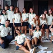 Egresados eligieron un diseño de las Islas Malvinas para su remera de promoción