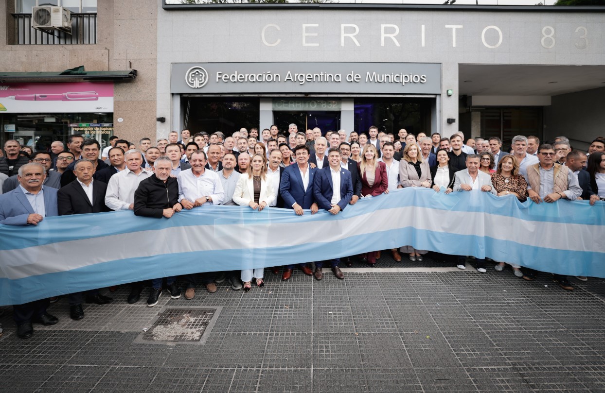 Kicillof y dirigentes exigieron a Milei reactivar obras paralizadas y transferir fondos adeudados