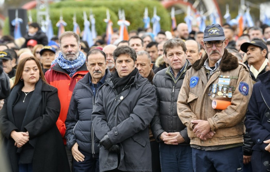Kicillof participó del acto por el 44° aniversario de Malvinas en Ushuaia y cruzó al Gobierno nacional por «despreciar la soberanía»