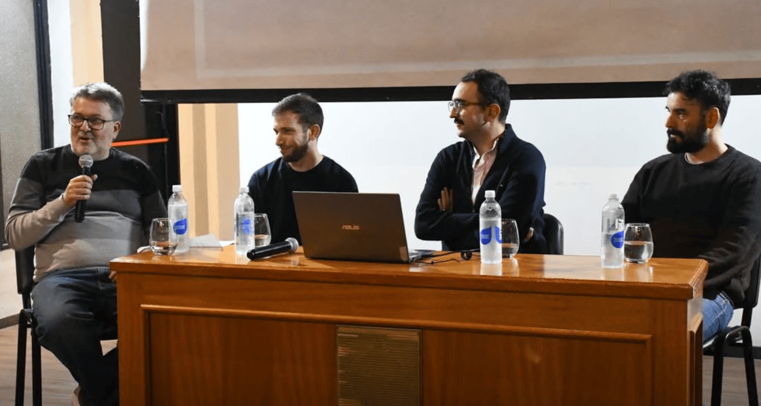 Inteligencia artificial en el periodismo: medios contaron cómo la emplean en las redacciones