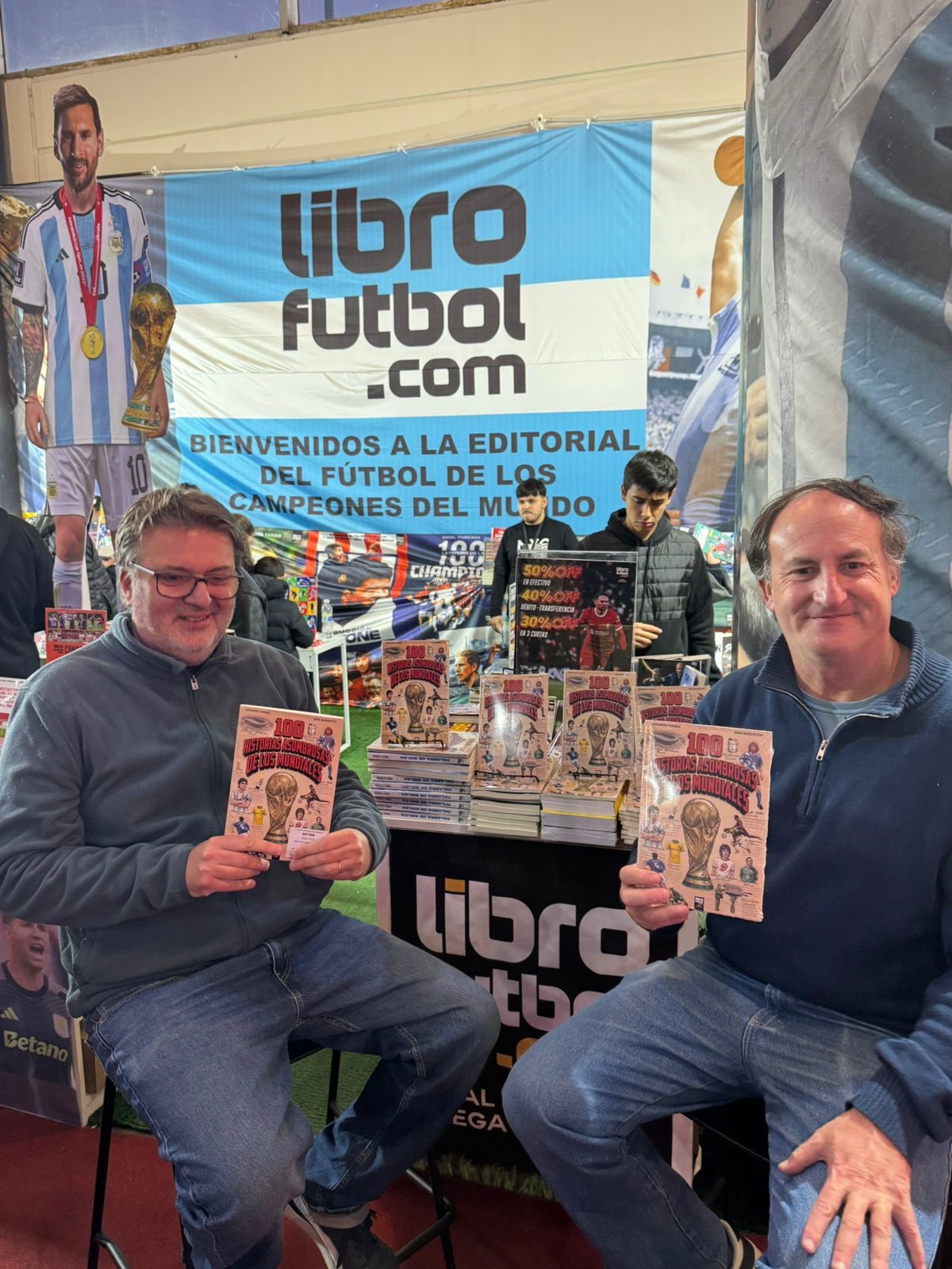 «100 historias asombrosas de los Mundiales», un libro sobre goles, cábalas y disputas en casi un siglo del torneo