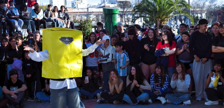 De un trend a una plaza llena: así fue la batalla de farmear aura en Lomas de Zamora