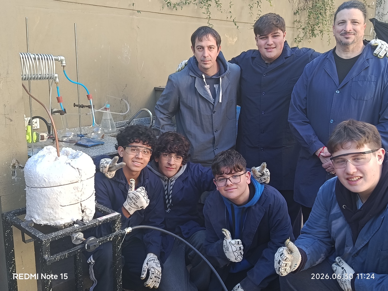 Así es el proyecto de la Escuela Técnica N°5 de Temperley para fabricar petróleo a base de plásticos